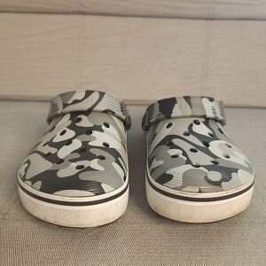 EUC CROCS Kids' Off Court Camo Redux Clog
